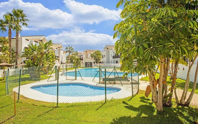 Spacious Apartment In San Roque With Swimming Pool