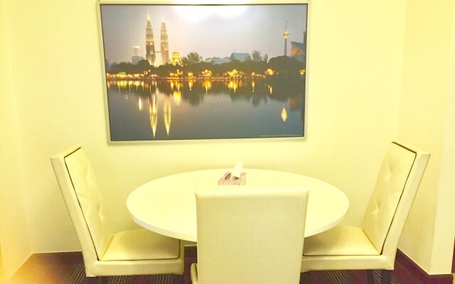 Makam Service Suites Times Square