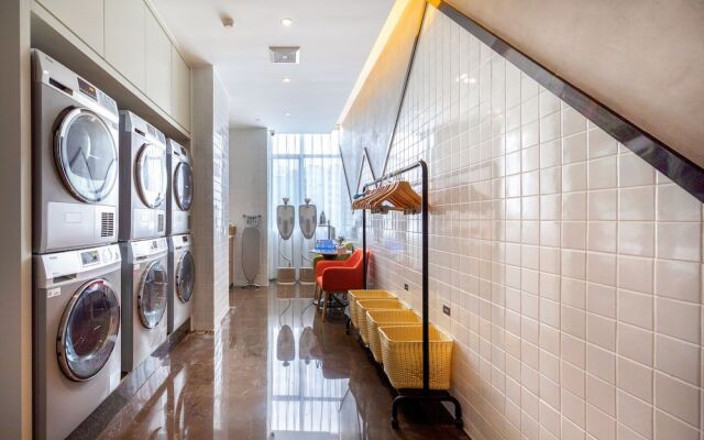 Atour Hotel Jiangxia Metro Station