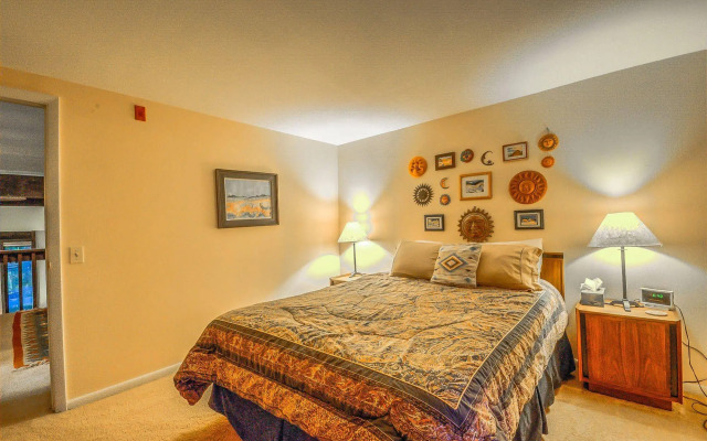 Hillsider by Retreatia