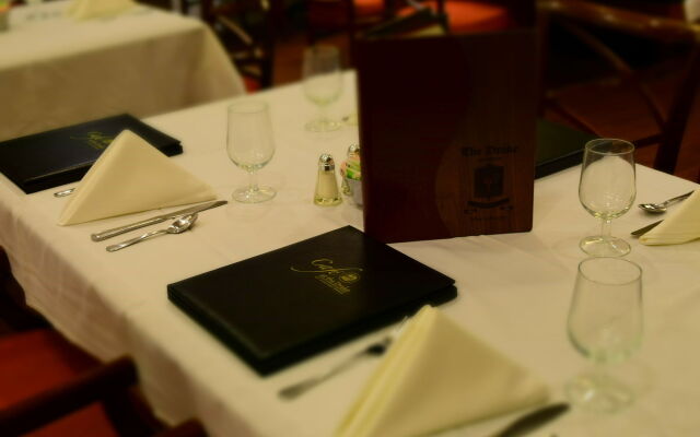 The Drake Oak Brook, Autograph Collection