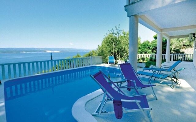 Stunning Home in Mimice With Wifi and 2 Bedrooms