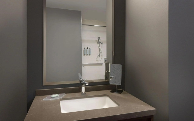 Courtyard by Marriott Edison Woodbridge