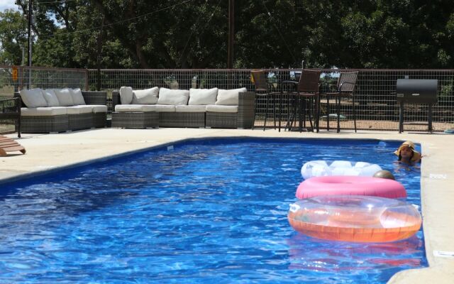 4 Son's Geronimo - Birdhouse Cabin