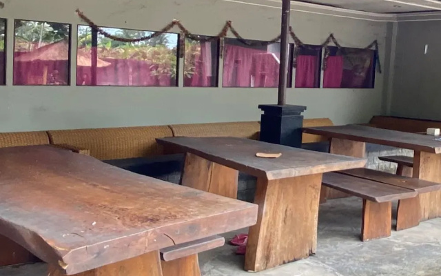 Hotel O Gians Homestay Near SMKN 2 Kuripan