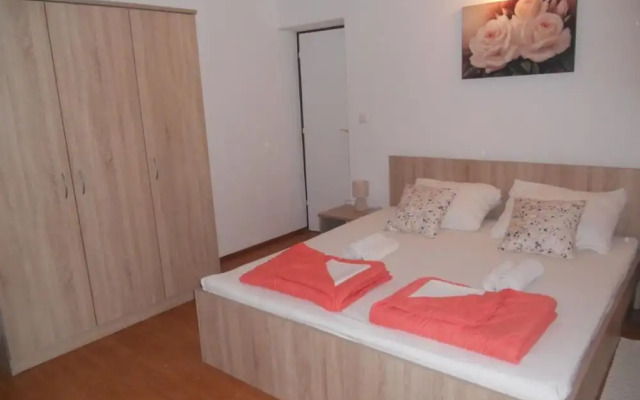 Ivo - With Terrace - A1