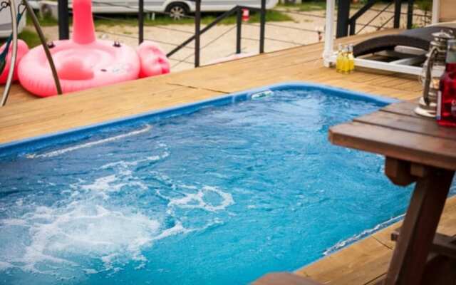 Pohang Glampingaen and Caravan Pension