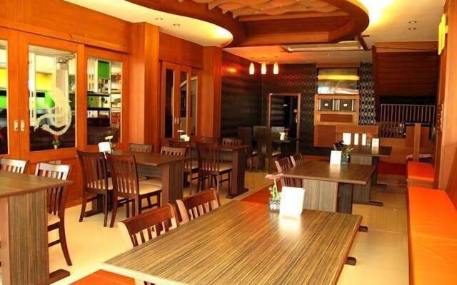 Triple Rund Place Hotel