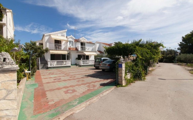 Apartment Vik - 250 m from beach A1 Brodarica, Riviera Sibenik