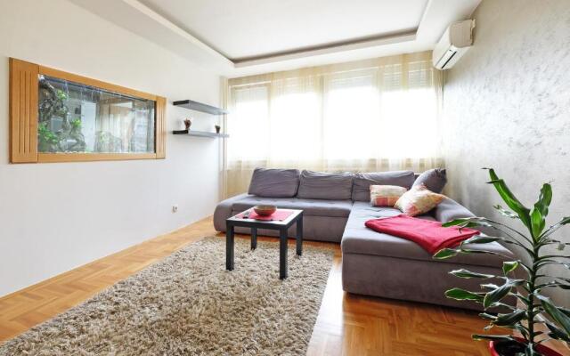 Big Blue Apartment - Belgrade