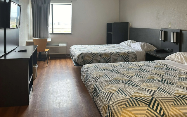 Motel 6 Waterloo, IA