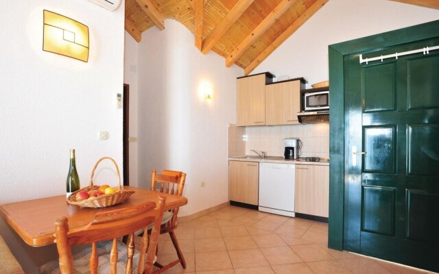 Beautiful Home in Brist With 2 Bedrooms and Wifi