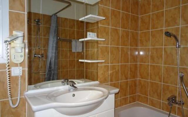 Location Villa et Studios Roquebrune-sur-Argens