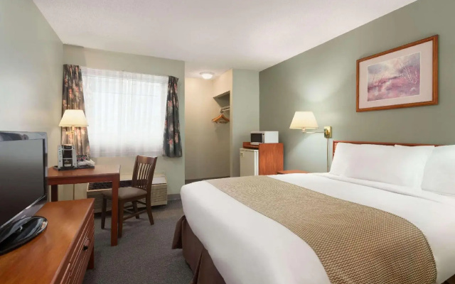 Econo Lodge Inn & Suites Cranbrook