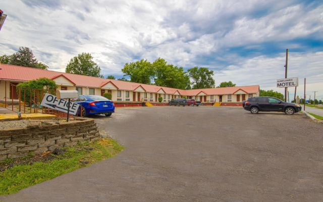 Sunflower Motel