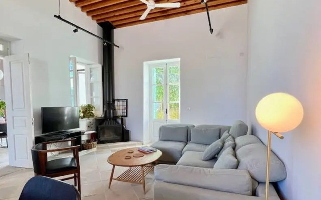 Charming Modern Getaway