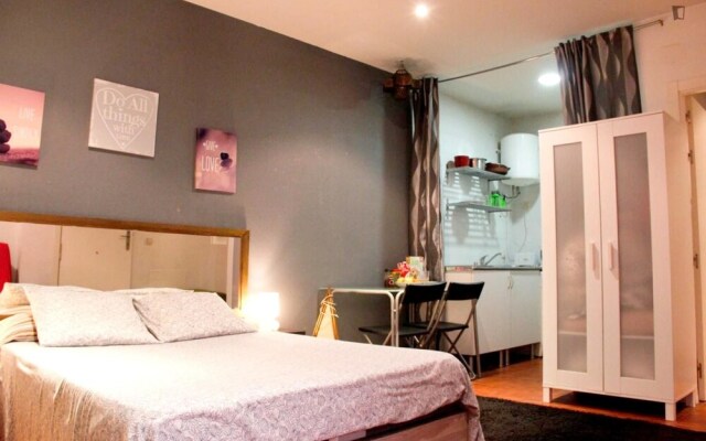 Studio in Madrid, With Wifi - 72 km From the Slopes