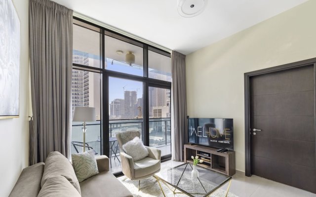 WelHome - Chic Apartment in Liveliest Area in Business Bay
