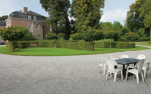 Holiday Home for 10 People set in Castle Grounds