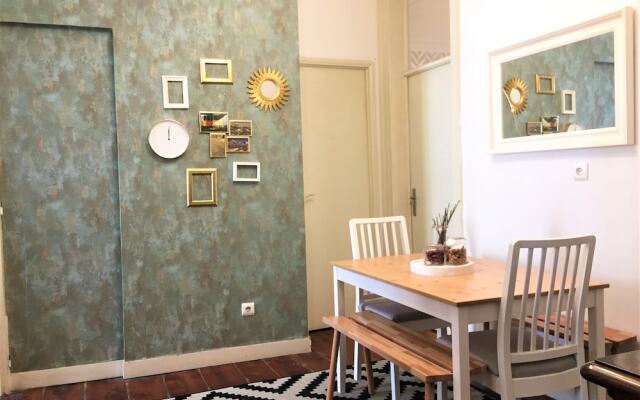 Charming Vintage Auto Check-in Flat in Baixa