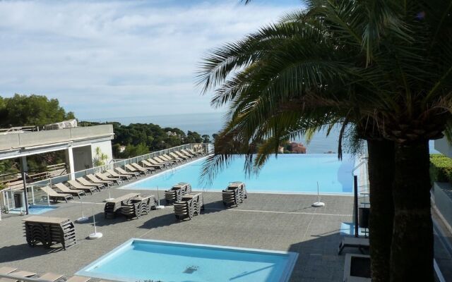 Grande Piscine A Debordement Vue Mer