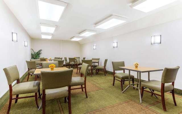 La Quinta Inn & Suites by Wyndham Redding