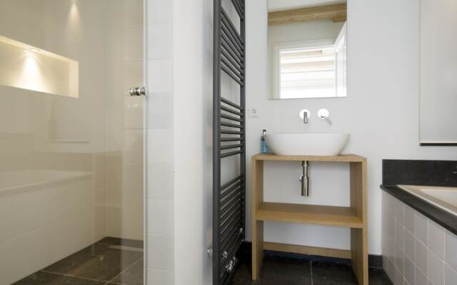 Modern & Luxurious 2 Bedroom Apartment