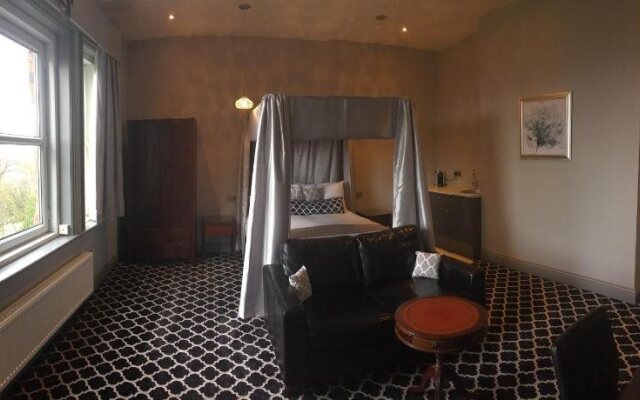 Hillcrest Hotel