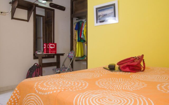 Hostal Parque Real