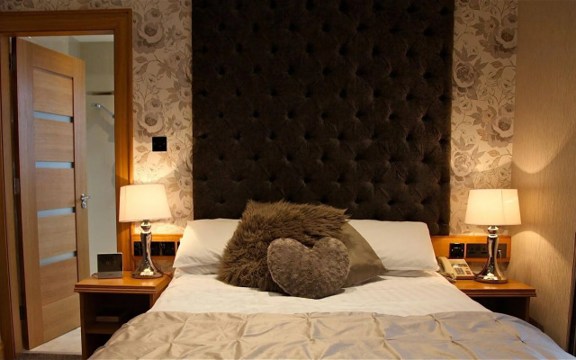Royal Hotel