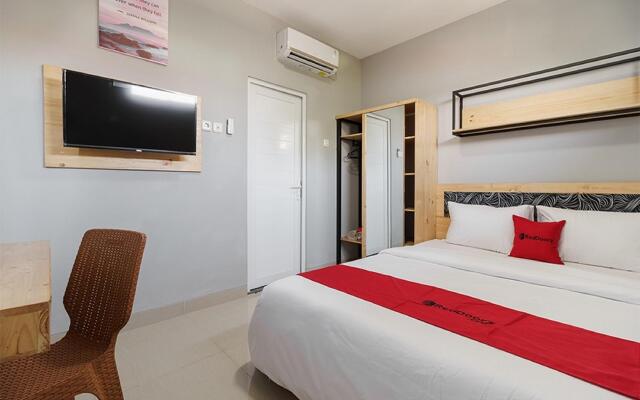RedDoorz near Plaza Atrium Senen