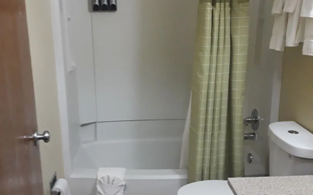 Faribault Hometown Inn & Suites