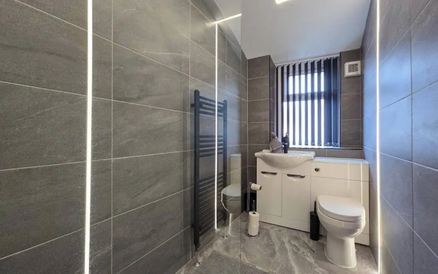 Blackpool Bliss - Spacious 4-bed Apartment