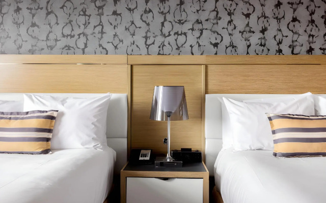 Executive Plaza Hotel Metro Vancouver