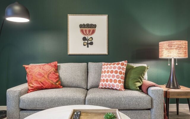 1BR2BR Downtown Austin byWanderjaunt