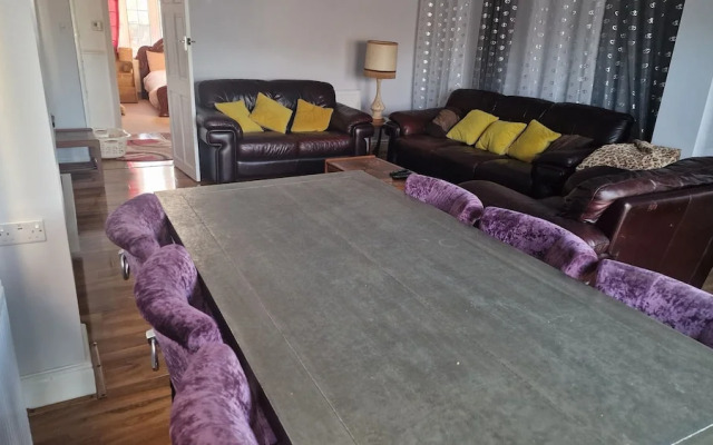 Family Home Three bed House Near the Beach