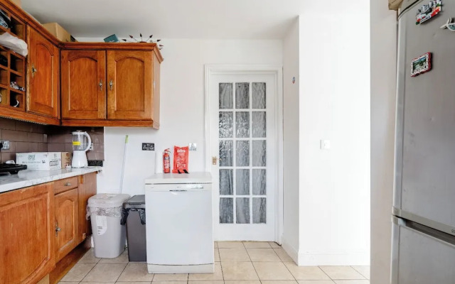 North Avenue Guest House Ltd, Heathrow Airport-Free Parking