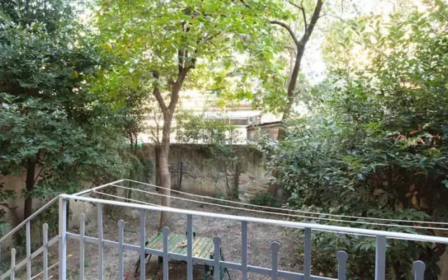 Romantic Garden Apartment