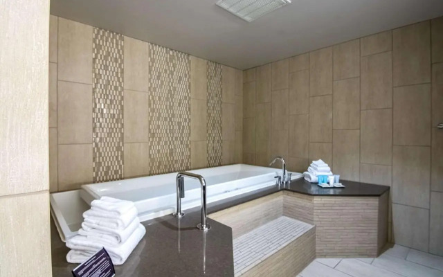 Ramada Springfield Inn And Conference Center