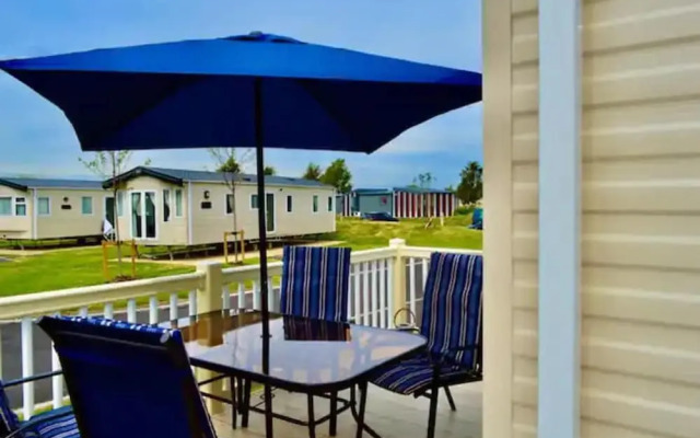 Tattershall Lakes Luxury Caravan With Hot tub