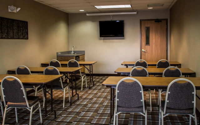 Comfort Suites Hotel and Conference Center