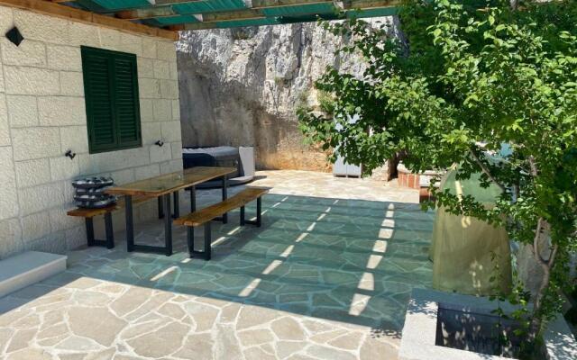 Holiday Home Nugal Makarska 2+2