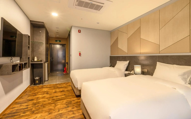 Urbanest Hotel