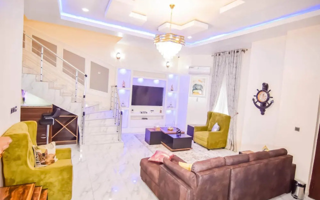 Executive 4 Bedroom House