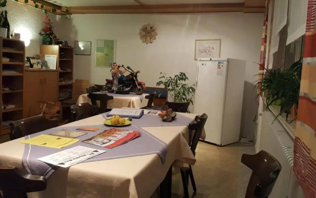 Pension Eichschmid / Röll´n Biergarten