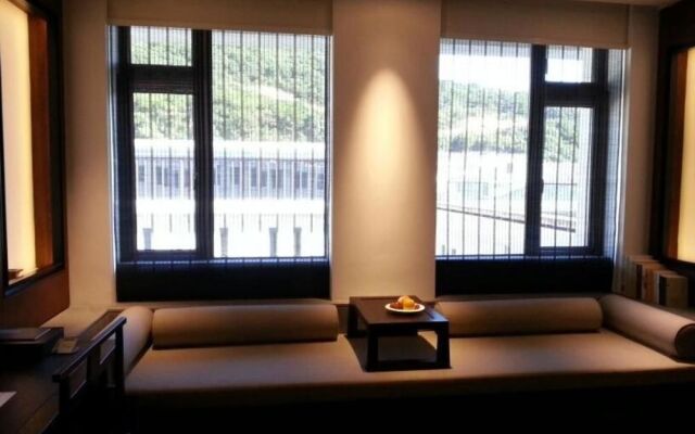 Ruyi Ge Putongshan International Buddhism Culture Communication Center