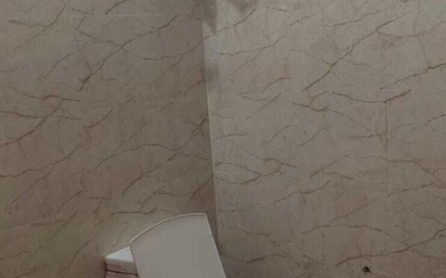 Roomshala 125 Hotel Maharaja