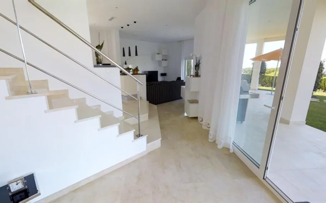 Exquisite Villa Near Beach - Heated Pool