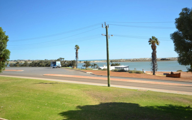 Riverview Holiday Apartment Unit 9 - Kalbarri WA