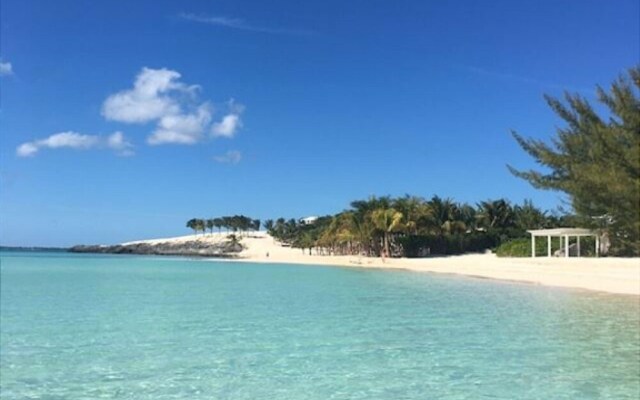 Blue Love Point by Eleuthera Vacation Rentals